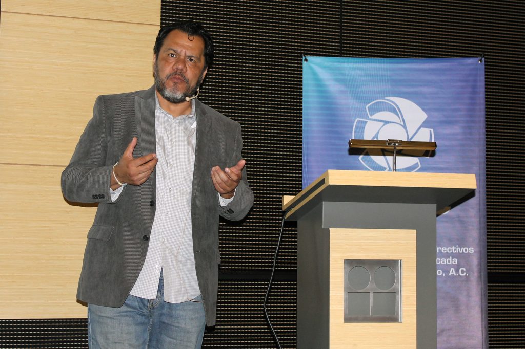 Edgar Herrador en la Jornada Tecnológica ADIAT "Aplicaciones de Blockchain"