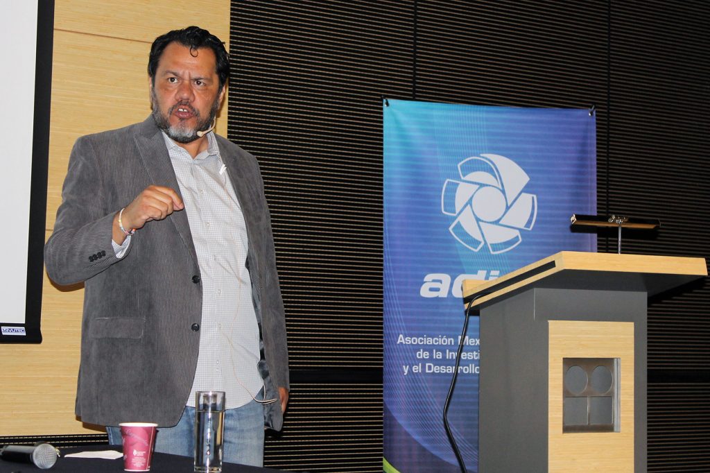 Edgar Herrador en la Jornada Tecnológica ADIAT "Aplicaciones de Blockchain"